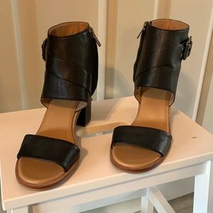 UGG strapy block heel sandal black size 8